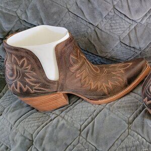 Ariat Women's Dixon Western Half-Boot